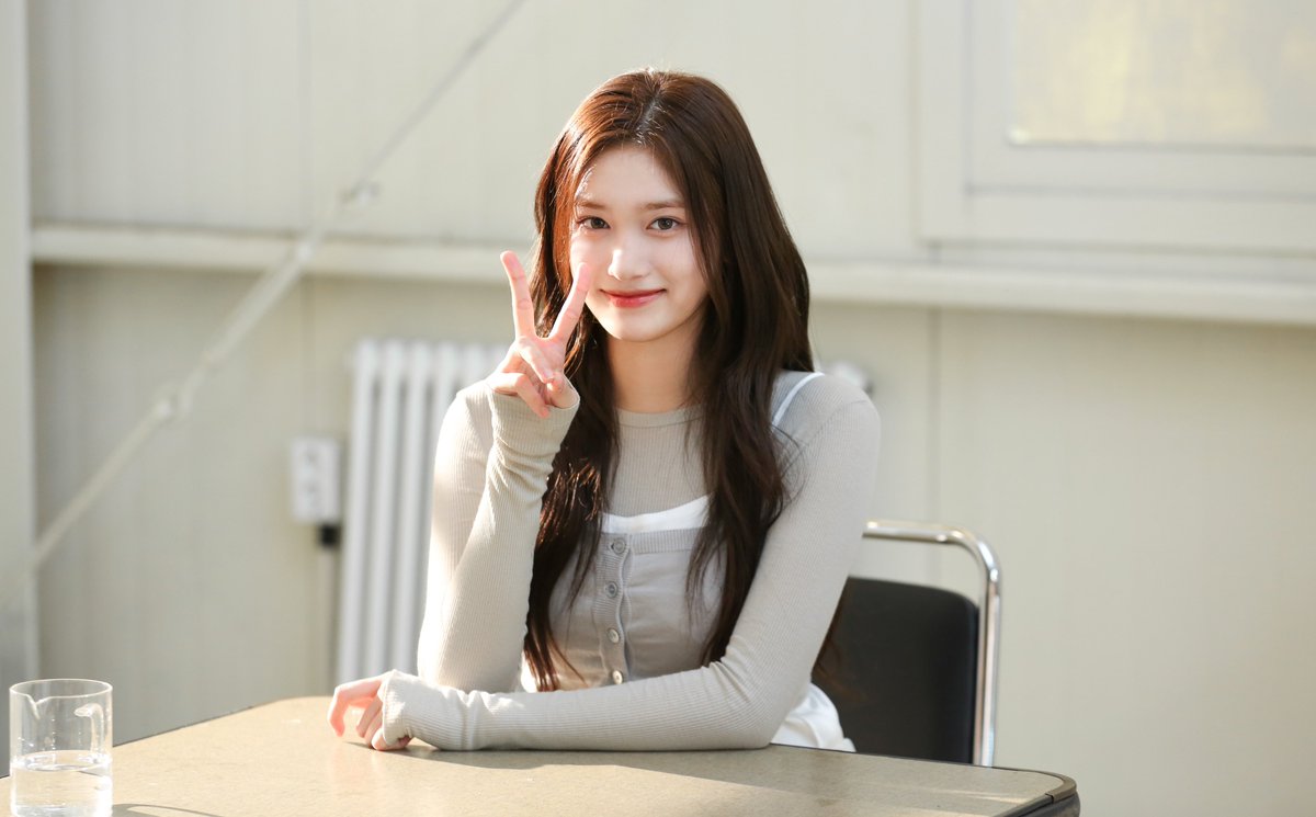 Chee_seo's tweet photo. IVE THE 1st EP [I’VE MINE] 
LOVED IVE ver. 자켓 촬영 비하인드 #이서 https://t.co/JHffJE8VfQ