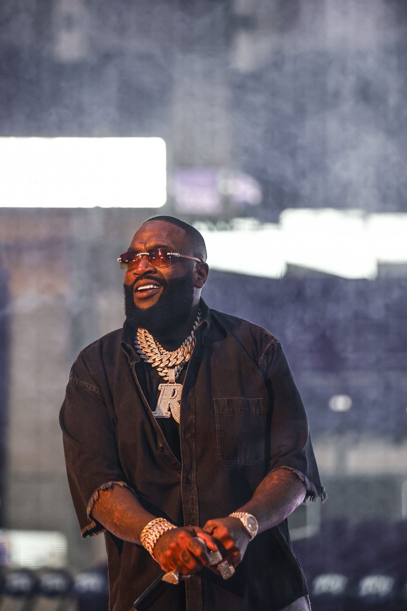TCUBasketball's tweet photo. Biggest Boss in the building

#GoFrogs | @RickRoss https://t.co/dWGUmOC5X2
