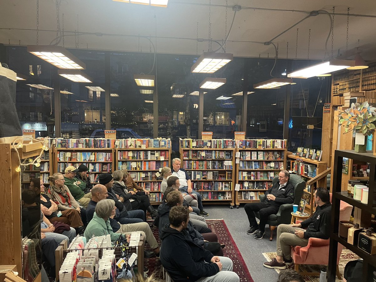 RealTraderBob's tweet image. Book signing at Island books was a success! Thank you to everyone who came out and bought the books! Game changer is out and I am so excited for you guys to read the stories from my career!
•
•
•
#seattle #sonics #seahawks #portland #Trailblazers #nba #nfl
