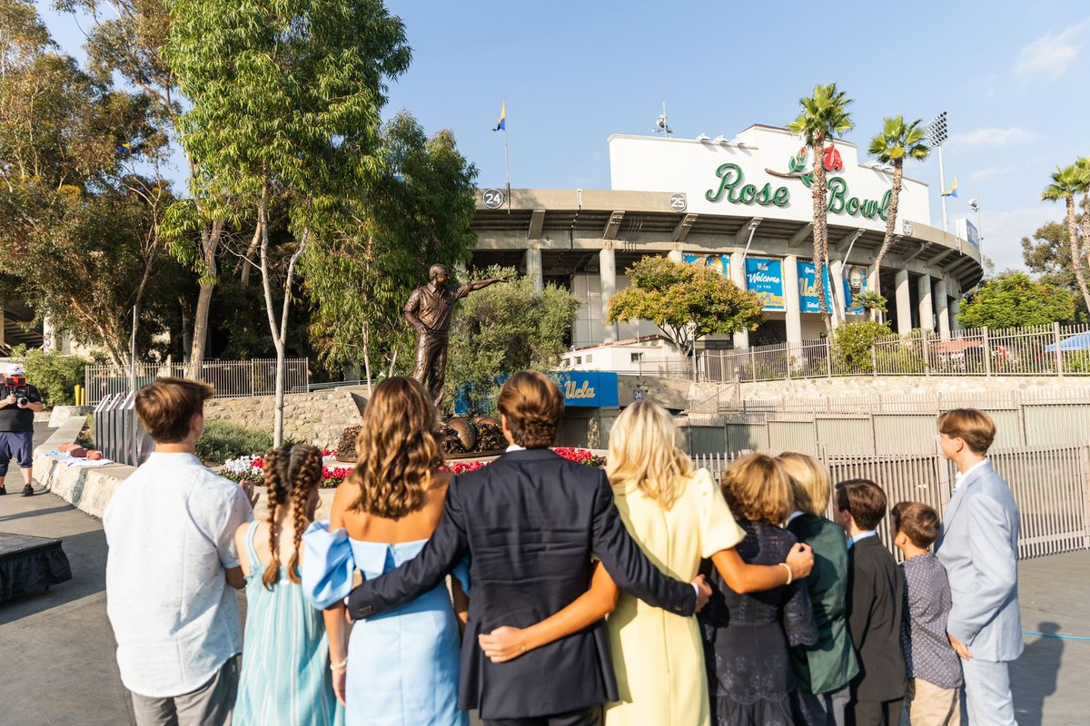 RoseBowlStadium tweet picture