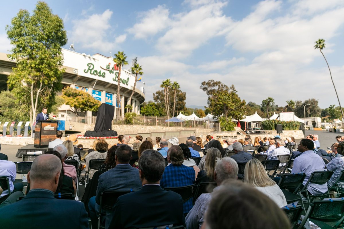 RoseBowlStadium tweet picture