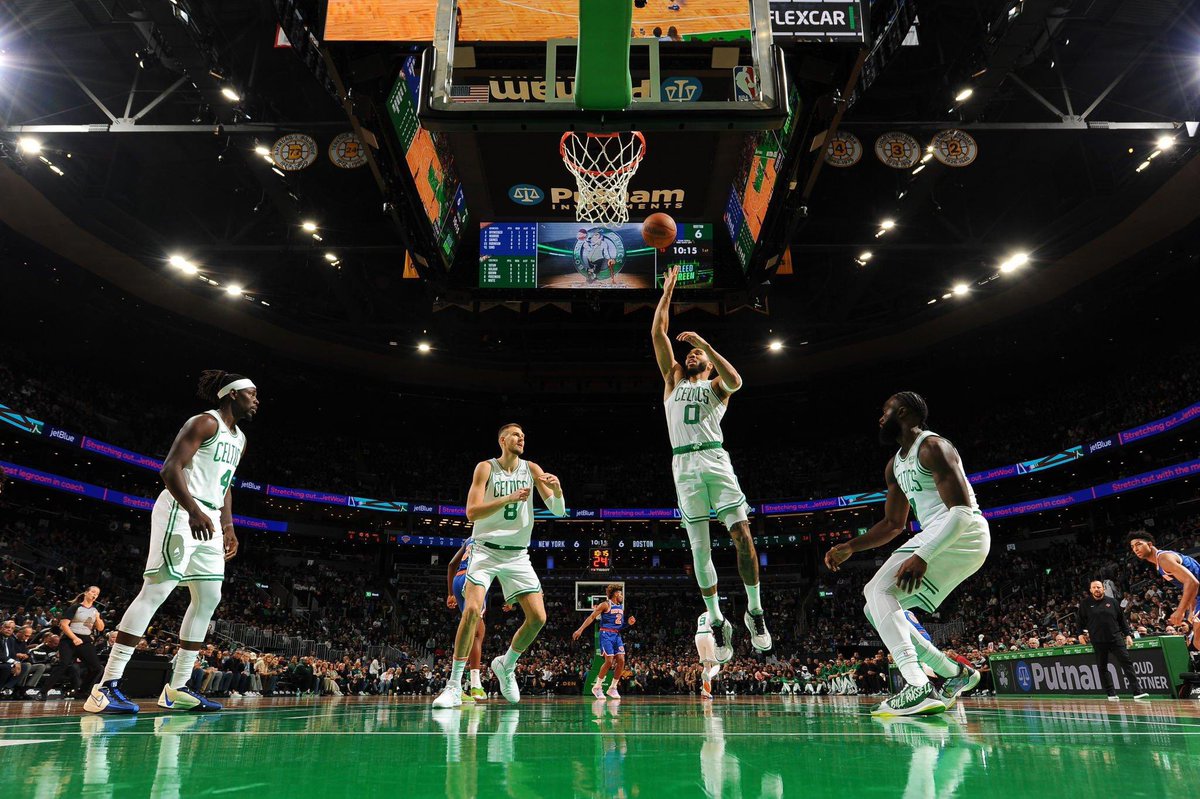 Celtics Starters tonight: — Holiday 17 PTS | 10 REB | 7 AST | 1 BLK | 54% FG — White 28 PTS | 6 REB | 3 BLK | 60% FG — Brown 27 PTS | 6 REB | 2 STL | 50% FG — Tatum 22 PTS | 8 REB | 5 AST | 41% FG — Porzingis 17 PTS | 9 REB | 3 STL | 50% FG Best team in the league. 🌟