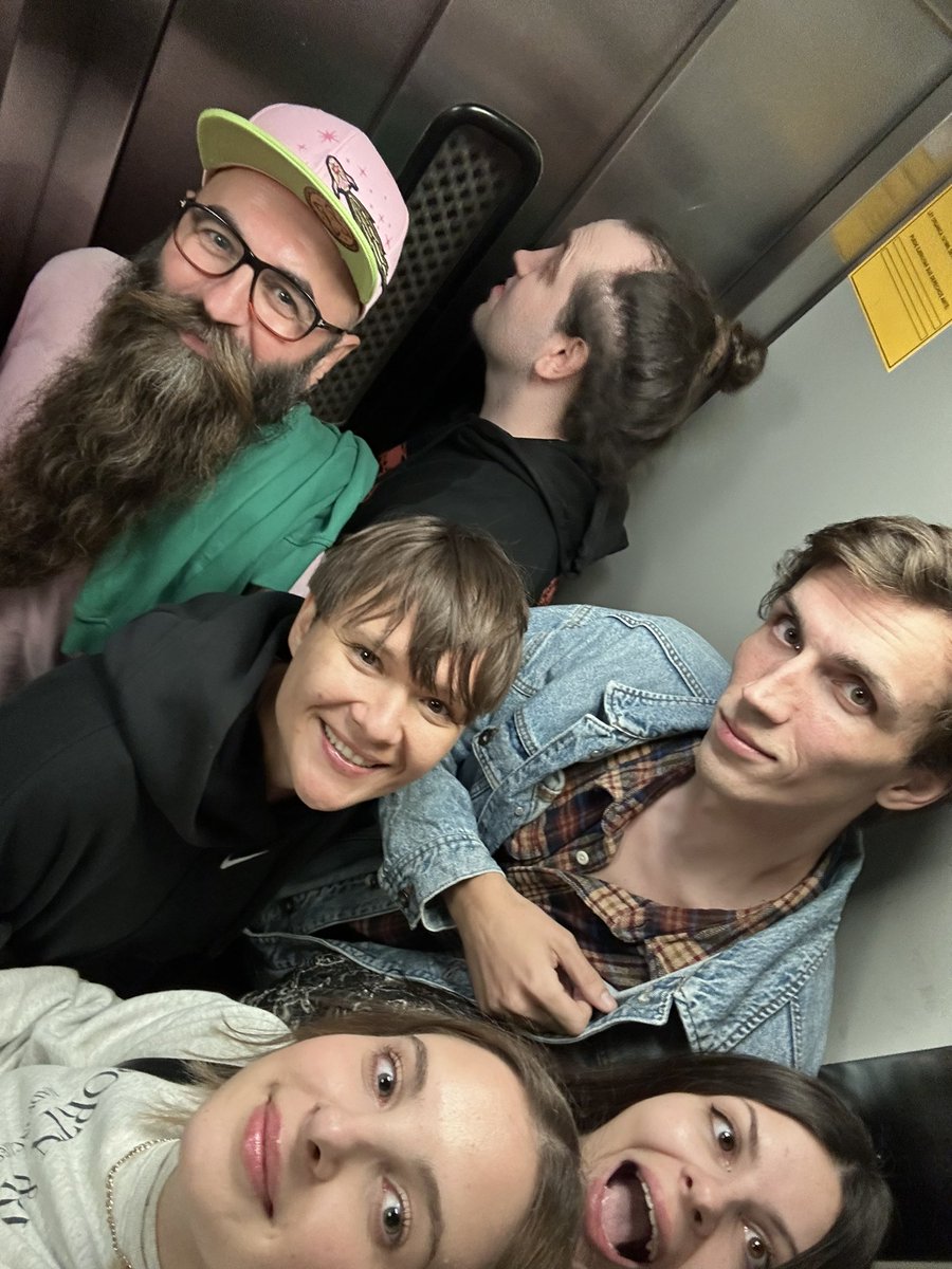 dana__b11's tweet photo. 4:08 am: we are stuck in elevator in the middle of elevator. Before that we though it was a cool idea to enter the 4 people capacity with 6 people.

Here is our cool selfie before getting stuck https://t.co/Tf4y8ZrFJU