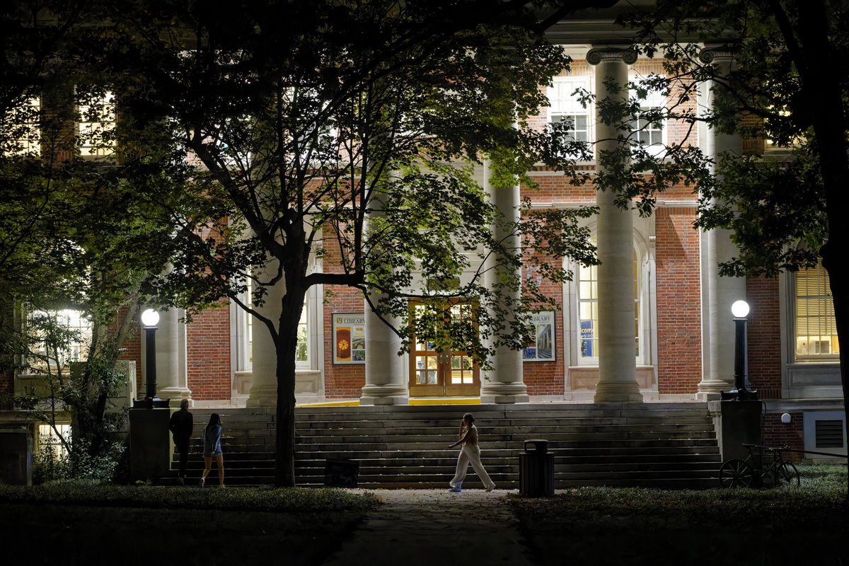 VanderbiltU's tweet photo. Have a safe and happy Halloweekend, ‘Dores! 🕷️🎃🦇 https://t.co/T8w78xmARm