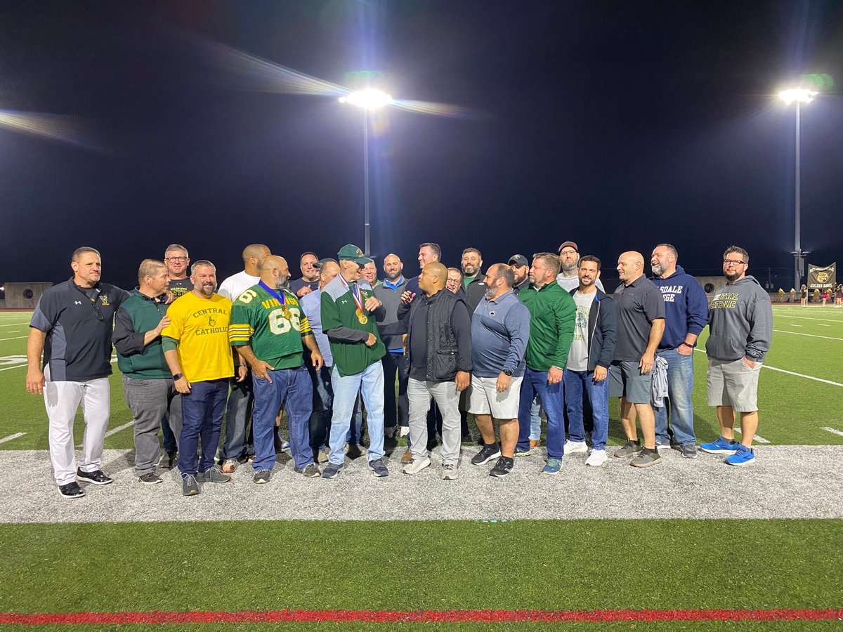 ACCHSVikings's tweet image. #VikingProud #ACCHSlegacies On October 27, Allentown Central Catholic honored our 1993 &amp;amp; 1998 State Championship Football teams during the ACCHS vs. Becahi Holy War game! View our honorees at acchs.info/post/acchs-hon… #FaithTraditionExcellence 💚💛🤘🏈1️⃣9️⃣9️⃣3️⃣🏈1️⃣9️⃣9️⃣8️⃣
