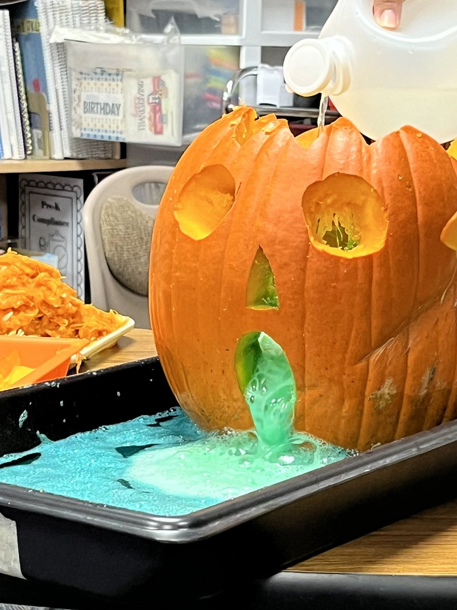 What a fun day!  The character parade, and carving a pumpkin, using only the shapes we’ve learned this week. Then a fun science experiment making the pumpkin spew out slime! Lol. #twehowl @twehowl <a href="/KatyPk/">Katy Pk</a>