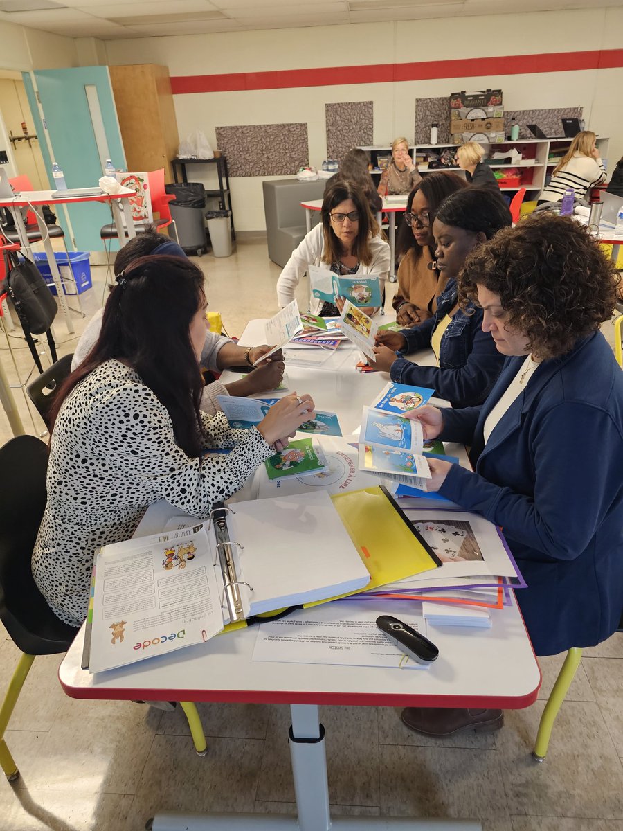 PedagoMonAvenir's tweet photo. Cette semaine, la formation Science de la lecture 1, a été donnée à 8 reprises d'un bout à l'autre du conseil pour appuyer le perfectionnement professionnel du personnel enseignant du cycle primaire. #sciencedelalecture @cscmonavenir @MarieCecileCH @LisaOrr29 @a_rschubert https://t.co/rIZjPI29VC