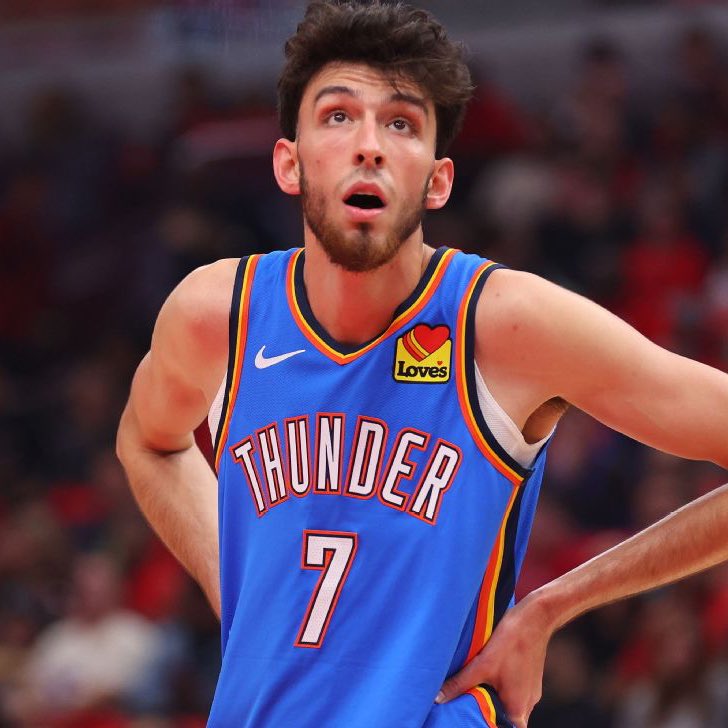 6toHombreLATAM's tweet photo. 16 puntos, 13 rebotes, 7 (!) bloqueos y 3 triples para Chet Holmgrem. Es el primer rookie de la historia en hacer estos números.

El futuro ya llegó. 🦄 https://t.co/SvXOrIcHwf