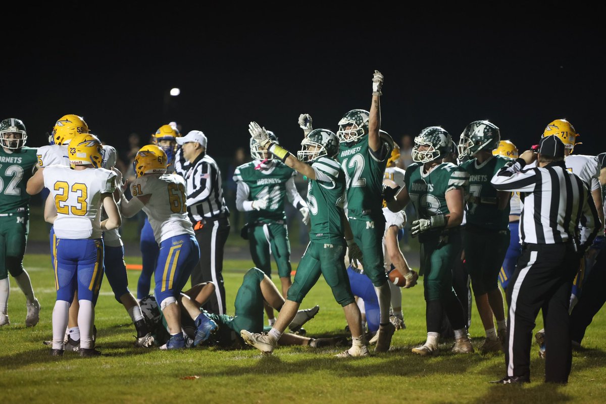 MrScott_Minerva's tweet photo. 🏈 It Is a Great Day to be a Malvern Hornet!! 
🏈 OHSAA State Playoff Victory!
🏈 Malvern Hornets 35 Southern 20
⭐️ 10-1 Record!
🏟️ Malvern Will Host St. Paul Next Friday! 
Go Hornets! #MalvernPride
📸 Photos @J_MillerTV @mpopovichREP @MalvernFBall @inter_valley @EastDistrictAB https://t.co/xlDcFRGs01