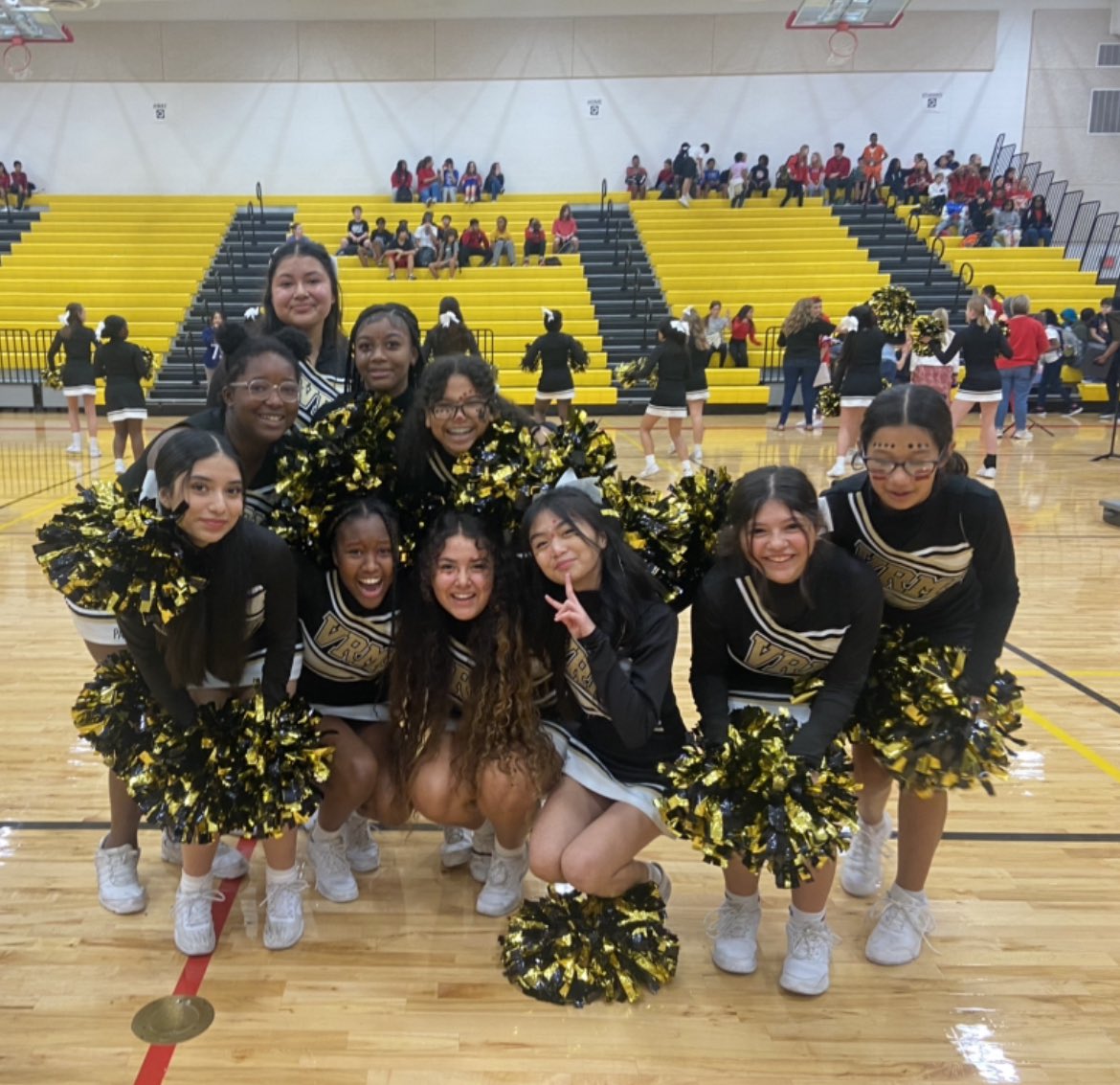 VRMS CHEER tweet media