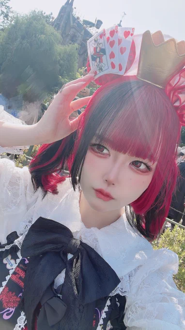 Rさんが持ってきてくれた女王様のカチューシャかわ良すぎるから自撮りしまくってる