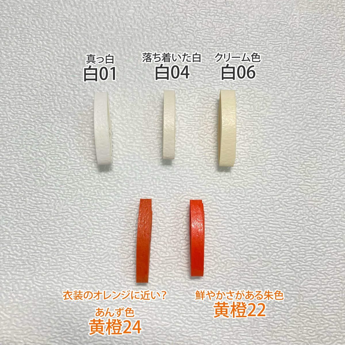 iro_to_iro's tweet photo. 大ぶりイヤリング／ピアスのドレープリーフシリーズ、カスタムオーダーでご注文いただきました！
オレンジとホワイトの鮮やかな組み合わせ。
色を悩まれる場合は、候補をご相談いただければ、色見本の組み合わせ写真をお送りします！
#ハンドメイドアクセサリー https://t.co/wsGcVUpyoM