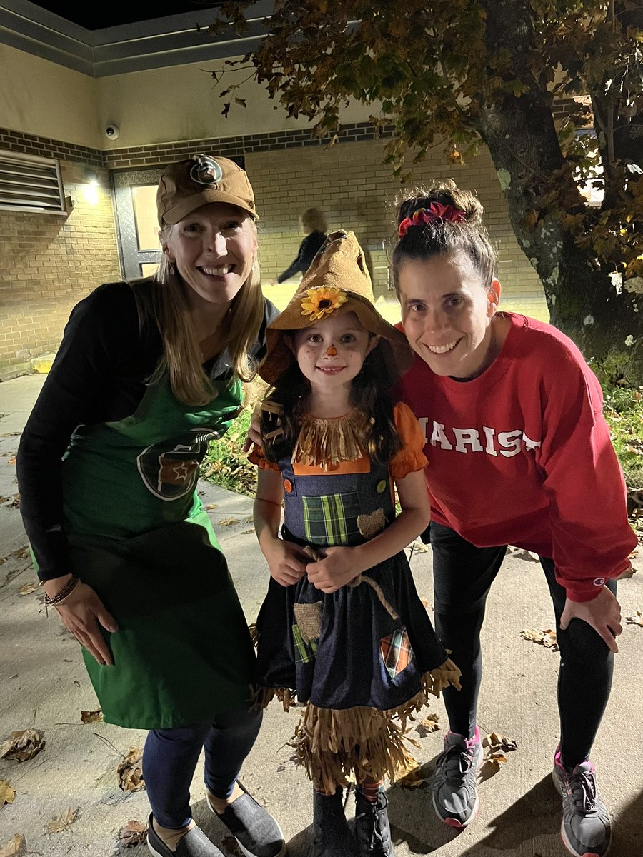 Thank you, thank you, thank you to all of our awesome families and staff members who spent their Friday evening celebrating the extraordinary students of Austin Road. Trunk or Treat 2023 produced smile after smile after smile! #teamwork 💕💕💕