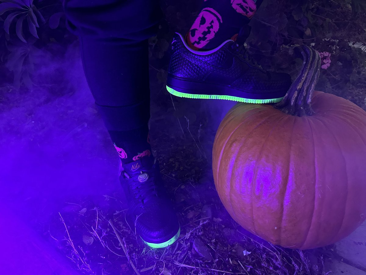 Part 2 of halloween kick off 🎃🎃🎃 #happyhalloween #sneakerhead #kickstagram #solecollector #solesociety #kicksonfire #heatonmyfeet #kicksdaily #halloween #jackolantern