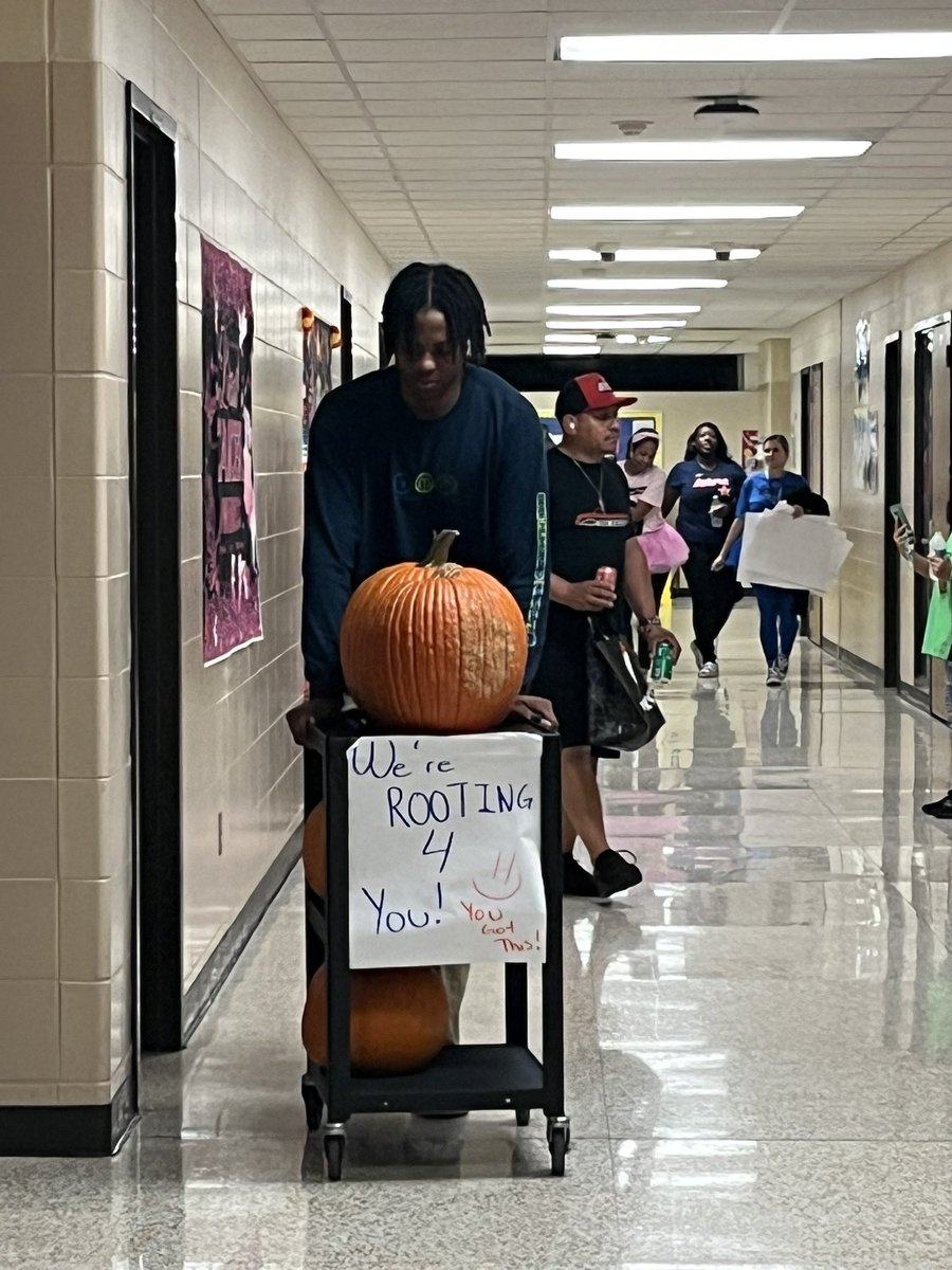 Fall Festival was a hit @RaymondES_AISD! It’s great to see families come out and have a great time and support the school. Job well done! #MyAldine