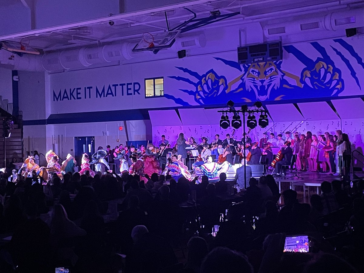 Mara Leane tweet media