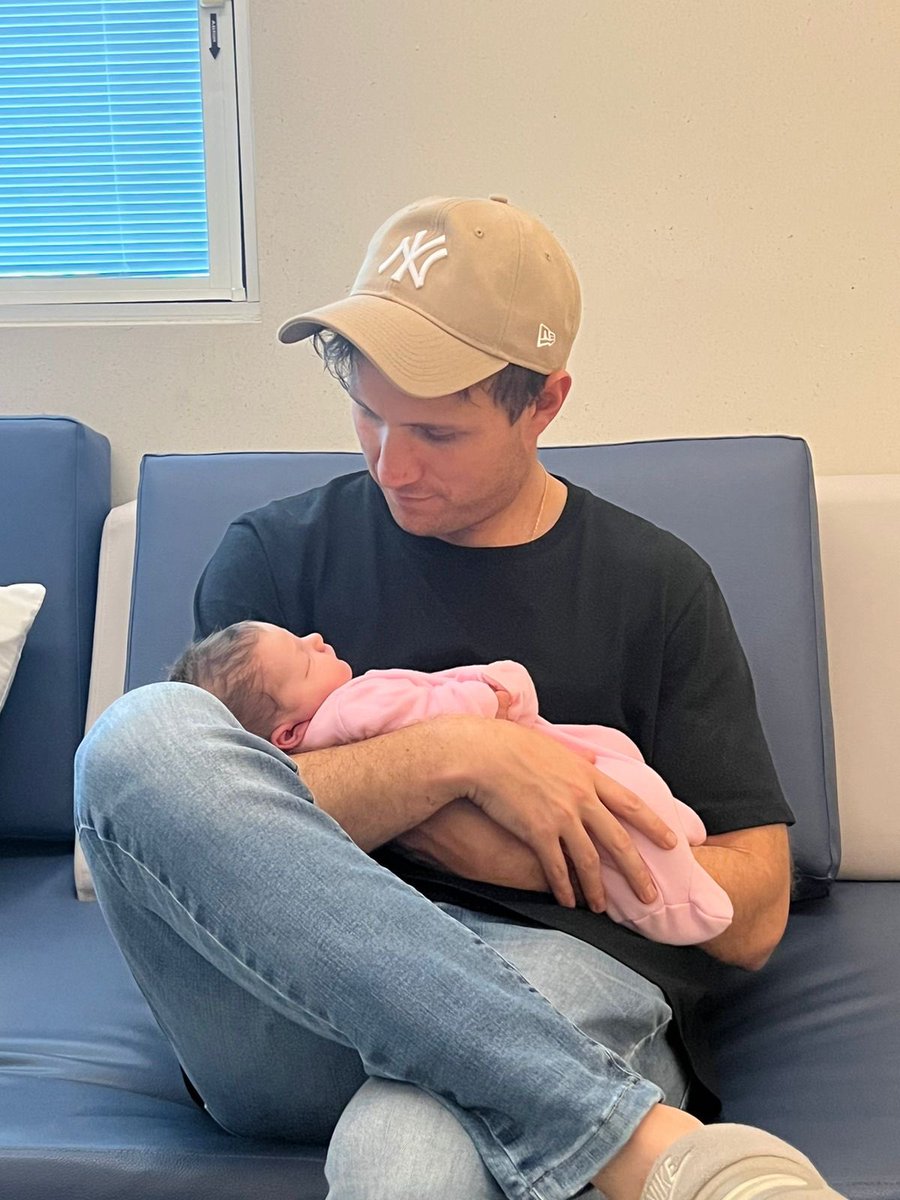 JavierCD4's tweet photo. Hoy me volví a enamorar, te amo mi Emilia 😍 https://t.co/XKfgytu9Pq