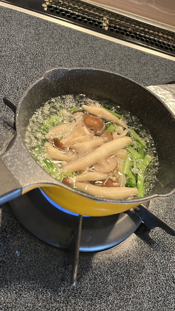 お味噌汁作ってます('・∀・`) 