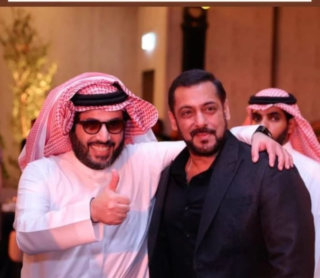 ritesh272727's tweet photo. Lattest 🖤💥 DABANG KHAN In #Riyadh with #turkialalshik 💪👌👇 #RiyadhSeason #BattleOftheBaddest #Fury vs #Ngannou #today 7Pm watch opening ceremony with #SalmanKhan #Tiger3 #Tiger3Diwali2023 #BiggBoss17 https://t.co/09x85XEjKw
