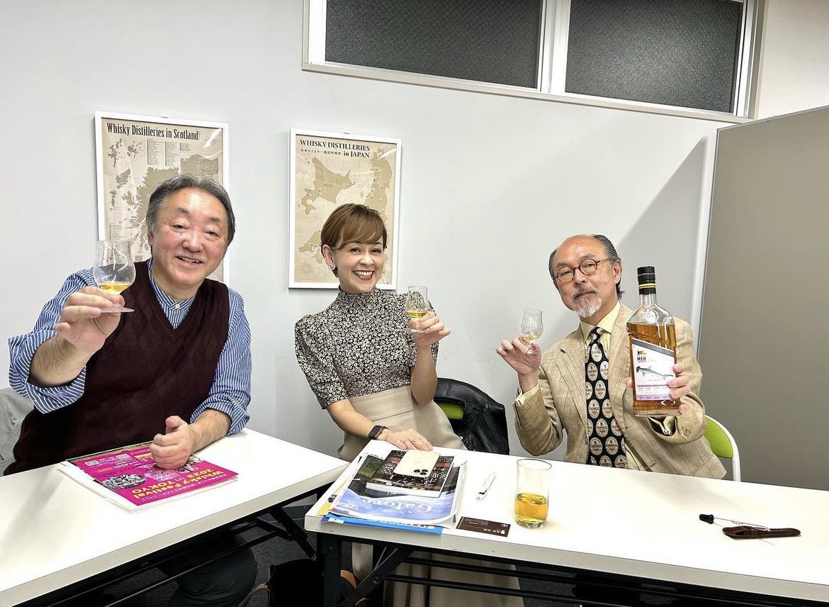 WHISKYRC's tweet photo. _
昨日の #WBBC の様子です👀✨7月以降中断していましたが、これからは月1回金曜夜の7時から放送再開します🗓️
次回は東京フェス前日12月1日(金)の配信予定です!どうぞお楽しみに📹💛
#ウイスキー文化研究所
#ウイスキー好きな人と繋がりたい
#トムセン陽子 さん
#渋谷寛
#土屋守 https://t.co/Opn7dKgsv7