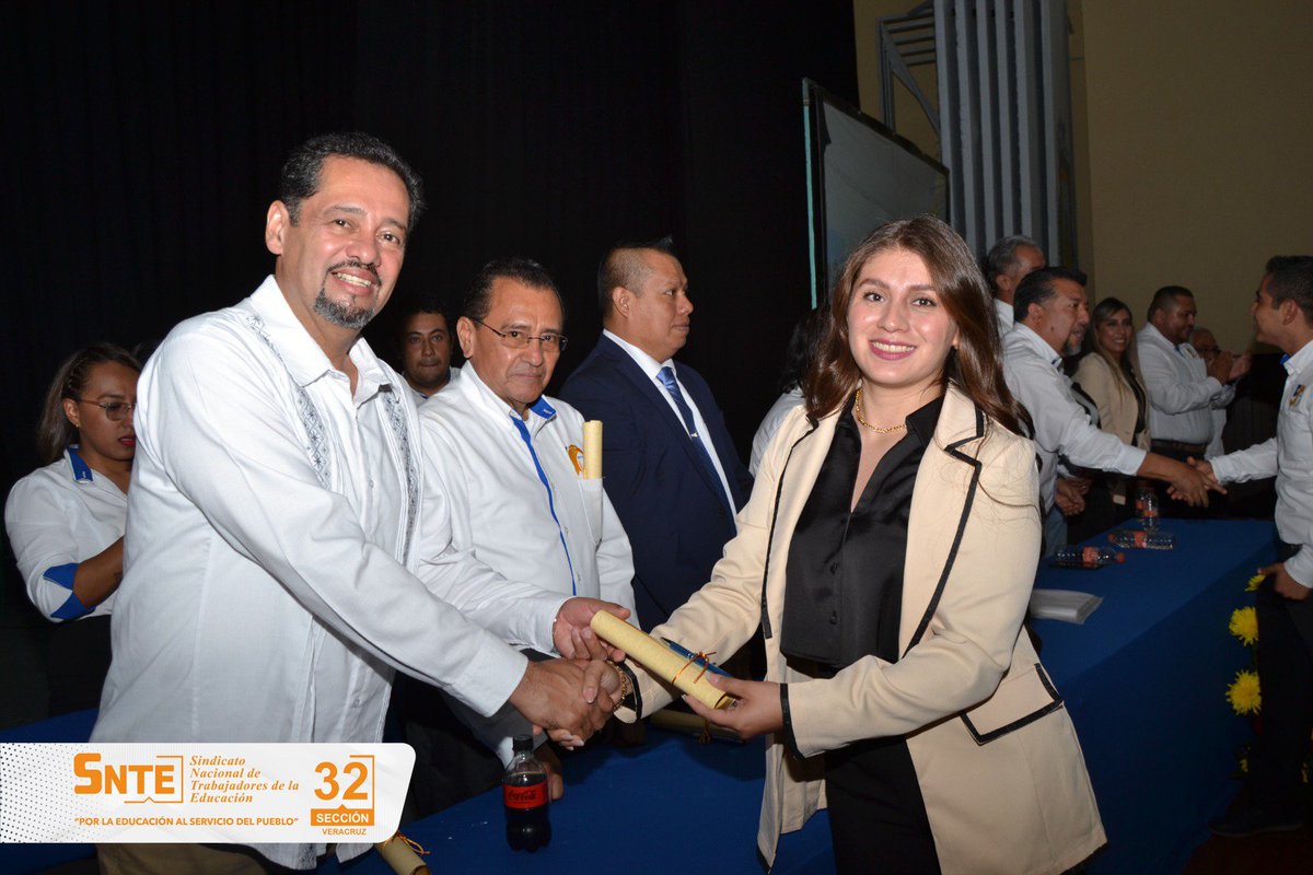 DanielCovaLopez's tweet photo. Este día tuve el honor de ser invitado al inicio de los festejos del 50 Aniversario de la fundación de la Escuela Secundaria General...https://t.co/LX2ynHn2gI

En el  #SNTE32 y el #EquipoPolítico los felicitamos.

Que tengan un buen fin de semana, Dios les bendiga. https://t.co/Gc1tHjAXsI