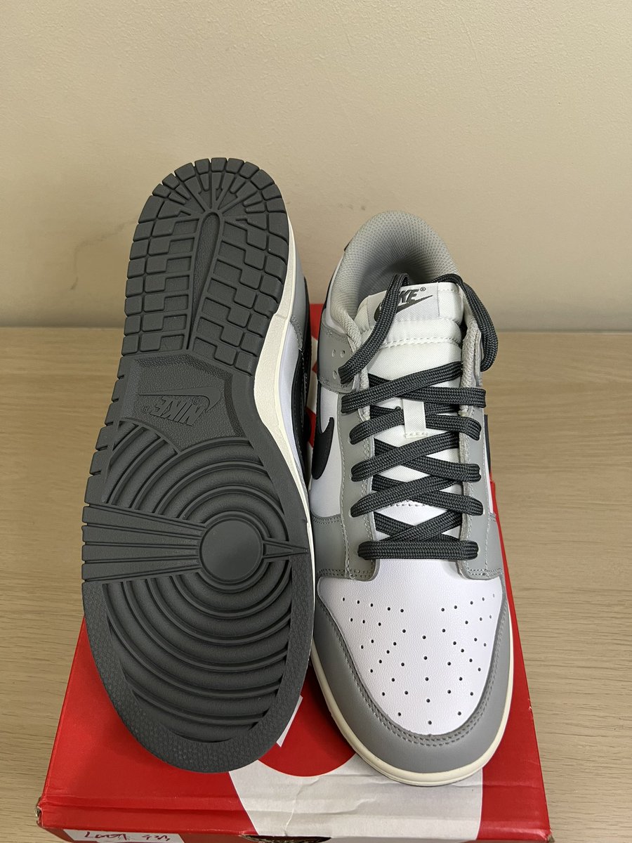 azibbie's tweet photo. Product selling ❗️❗️❗️

Shoe: Nike Dunk Low 
Size: UK 9.5/ US 10.5
Colour: Smoke Grey
Condition: 10/10 (BRAND NEW)
Reason to sell: To fund my semester fees

Interested can DM me 🫡🫡🫡 https://t.co/YuAVQEq9tm
