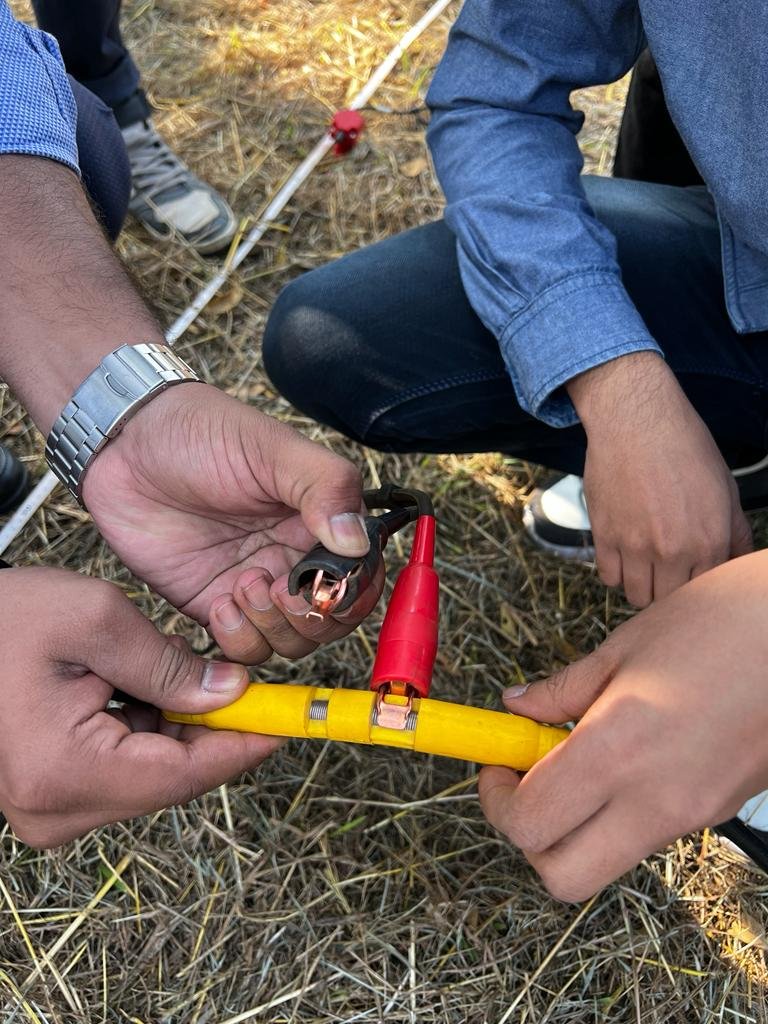 byshantanuw's tweet photo. Grateful for the great learning experience doing this hands-on training on seismic field survey under guidance of Dr Rahul Dehiya at @IISERPune

#seismicsurvey #geology https://t.co/yL8X3C8jyE