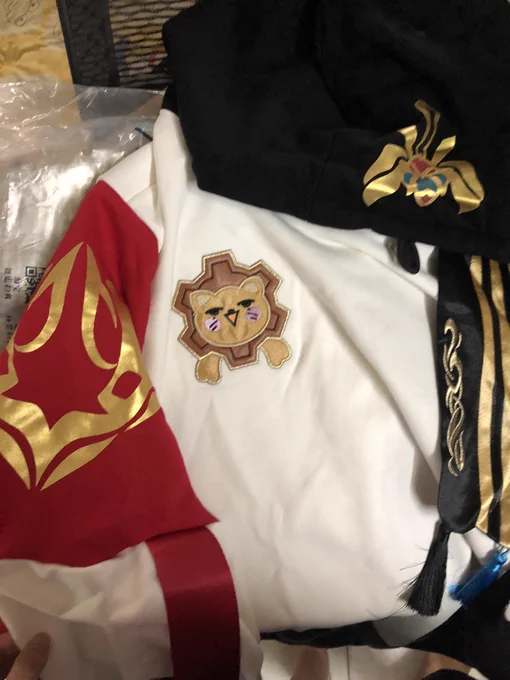 Ordered this beautiful Kaveh hoodie and it arrived home today!! I'm planning on getting Haitham one as well but maybe a bit late-late-later- to save up the money  