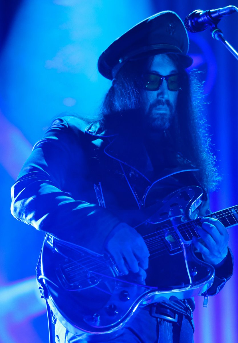 BFrontRow's tweet photo. Cool as ice.
@seanonolennon (#SeanLennon, guitar and vocals - #LesClaypoolsFearlessFlyingFrogBrigade) at @foxoakland in Oakland, CA on 10/11/2023.
#BeyondFrontRow #BFR2023 #LesClaypoolsFrogBrigade #FrogBrigade #concert #concertphotography #CoolAsIce https://t.co/eNPCUgoqTS