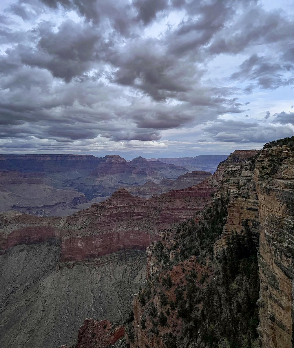 GrandCanyonNPS's tweet photo. Sunset from Yavapai Point, Friday, October 27, 2023.

A cold front will bring much colder temperatures late this weekend and through next week; with below freezing low temperatures on the North and South Rims of Grand Canyon. High temps will reach around 50°F (10°C) #AZWX https://t.co/uZa1uwhyOF