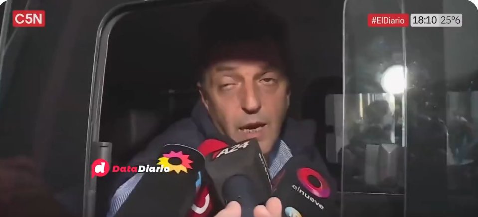 Hecho pija. Este tipo no está bien. Ayer le bajaron el pulgar los gobernadores radicales y hoy estalló la peor crisis de desabastecimiento en años. Por su bien, creo que se tiene que bajar. Es mejor que se cuide.