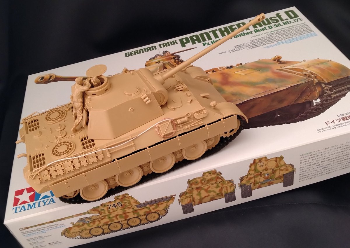 plasticnya's tweet photo. 1/35 ミリタリーミニチュアシリーズ No.345ドイツ戦車 パンサーD型 完成〜。

いいねいいですね戦車。マズルブレーキの留具とか蝶ネジとかスモークディスチャージャーの凹とか、浅いモデラー泣かせだった部分が細かく再現されててニッコリ。作ってよかった。 #タミヤ 塗装しないプラスチックは美し。 https://t.co/L1rG0srUql