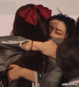 BisforSiss's tweet photo. They are all came from Wealthy Family in China. But, Esther is MORE WEALTHY AS SHE CAME FROM ON OF THE RICHEST FAMILY IN CHINA.
P.s they met each other at YOUTH W/ YOU S2. and bcome roomates.
Then, their friendship glows.
CHINA knows them as #DYHT or DAYUHAITANG ❤❤❤ https://t.co/uuLBCIFX3b