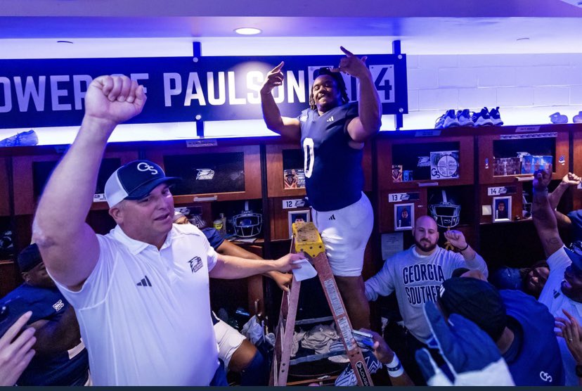 Great night at Paulson you can’t beat the atmosphere!!!! Blessed and honored to get the privilege to wear #0 Thank you Eagle nation!!❤️🦅 #SouthernNotState