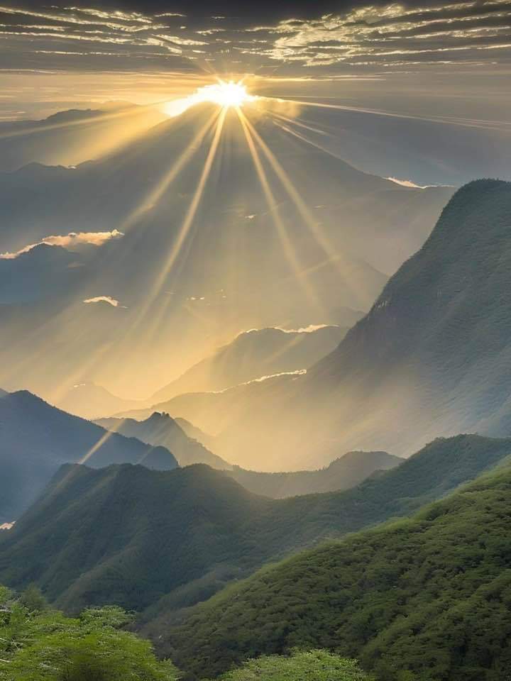 The beautiful Blue Ridge Mountains of North Carolina. 📸: by Mary Faustina