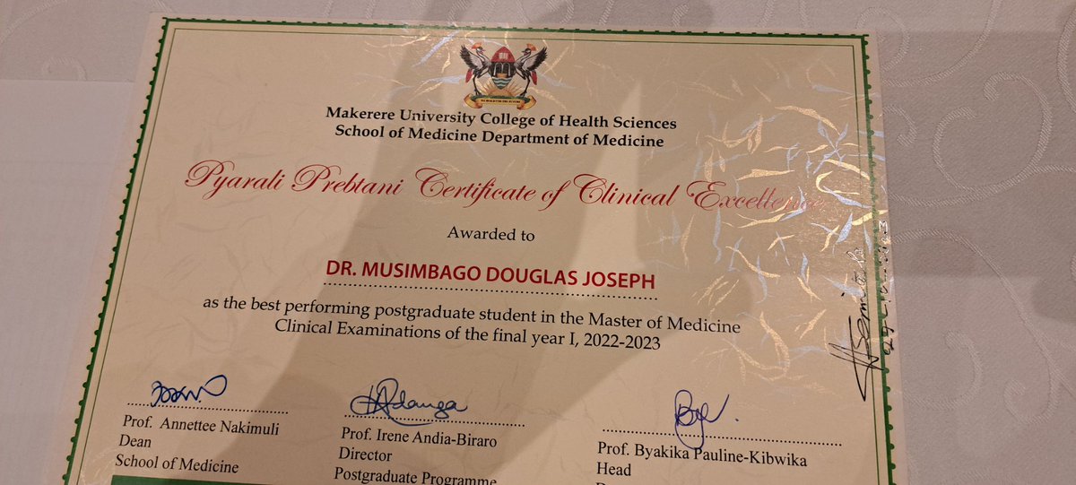 Congratulations Dr. Douglas J. Mu Musimbaggo @J93Doug for winning the award for the best clinician, MMed1 2022-23 @InternalmedMak @MakCHS_SOM @Makerere @McMasterU. Hope this continues to spur your passion for pt centered care and imp research @Fogarty_NIH @MJAPUg @Mak_ims 👍🏾