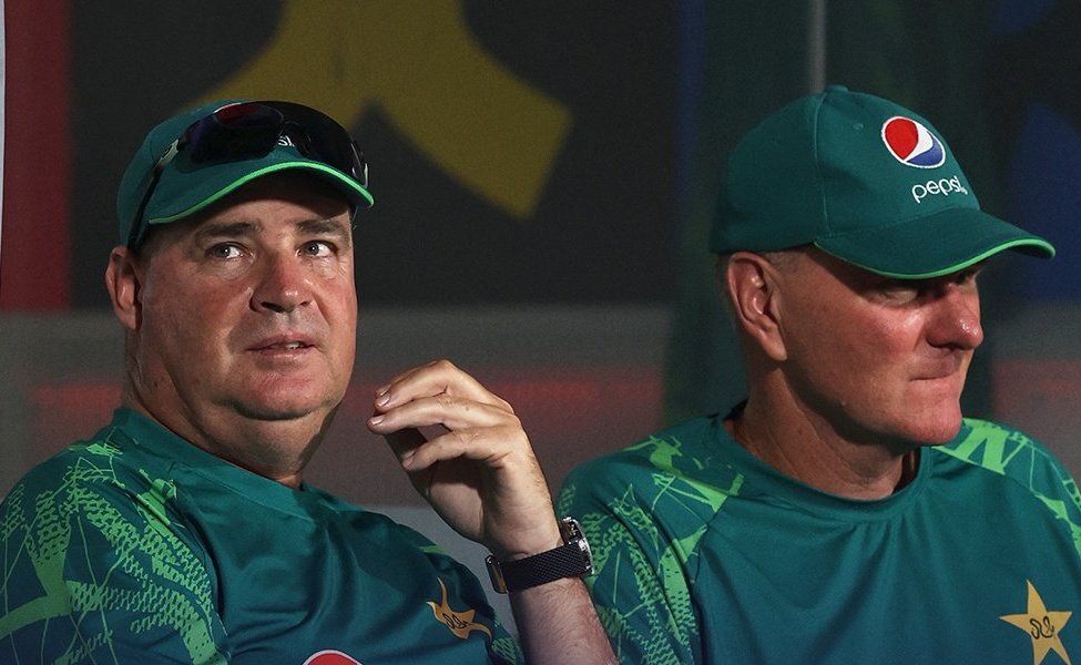 mufaddal_vohra's tweet photo. Mickey Arthur said, "you never know Pakistan can still qualify for the Semi Finals". https://t.co/yG5chjs5Az