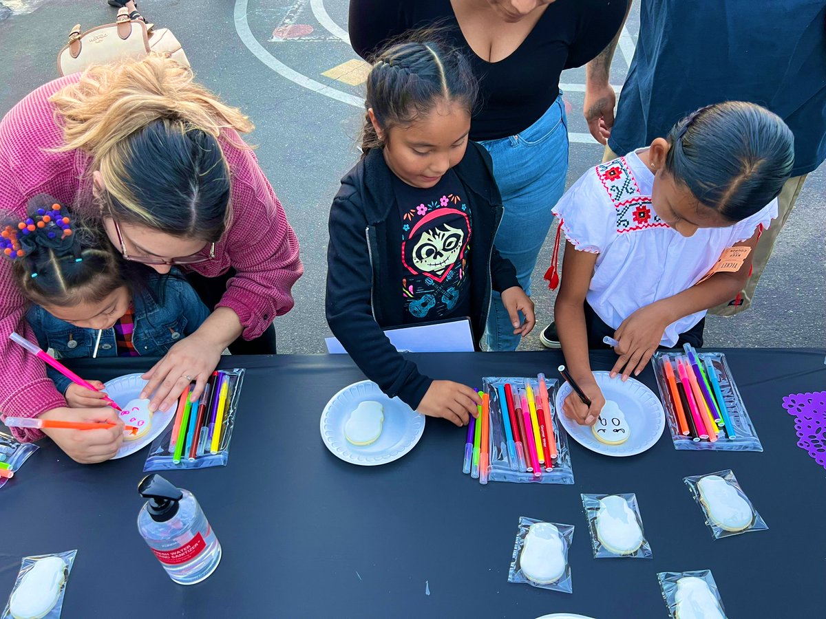 What an amazing Dia de Los Muertos celebration @ Maple Elementary! I loved seeing so many families connecting and enjoying the festivities ❤️#FSDConnects #FSD #CCSPP