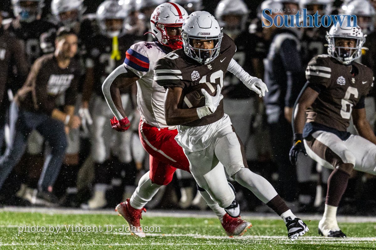 Pics from tonight's @IHSAState 7A 1st round game between #StRita & #MountCarmel. @CaravanFootball win 39-10, advancing to face Prospect. Which photos will run in @SouthtownSports @DailySouthtown follow to find out and read @JeffVorva story. #TribSuburbanSports