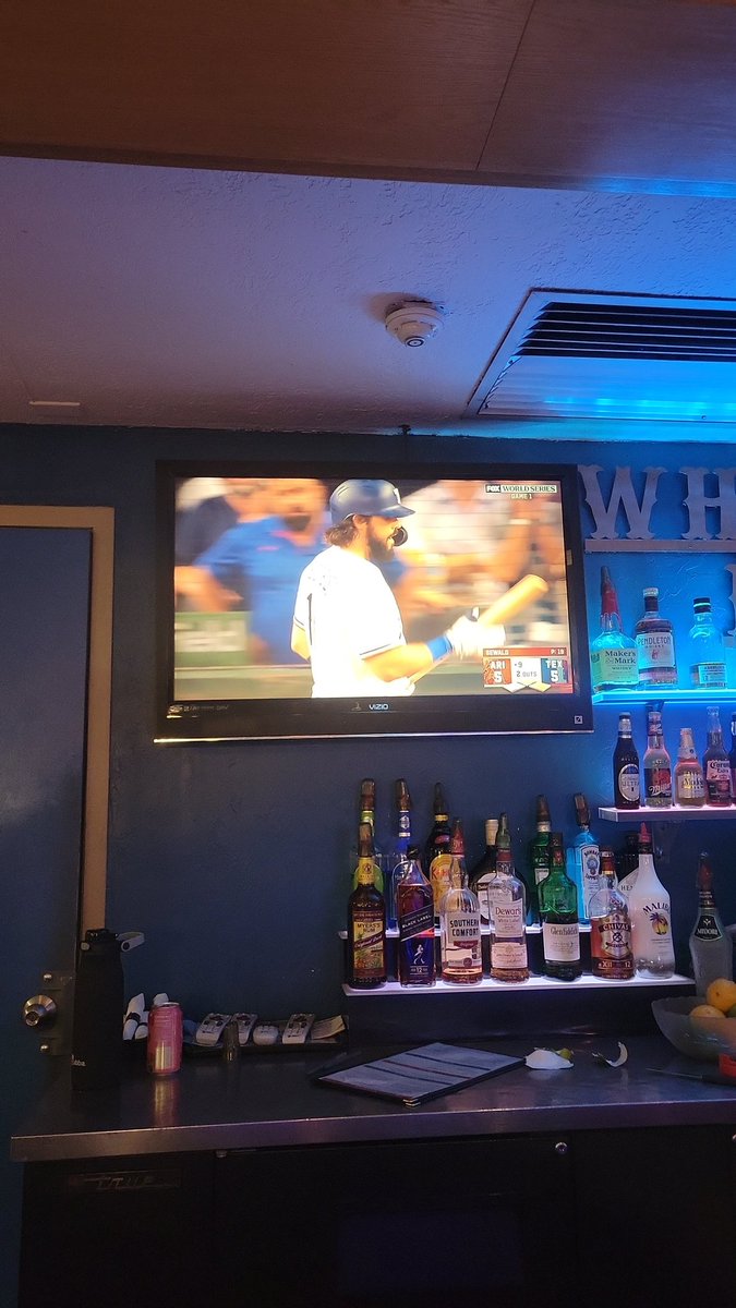 stevenpage75's tweet photo. Post-season baseball is the best post-season. https://t.co/jvaxjabF3F