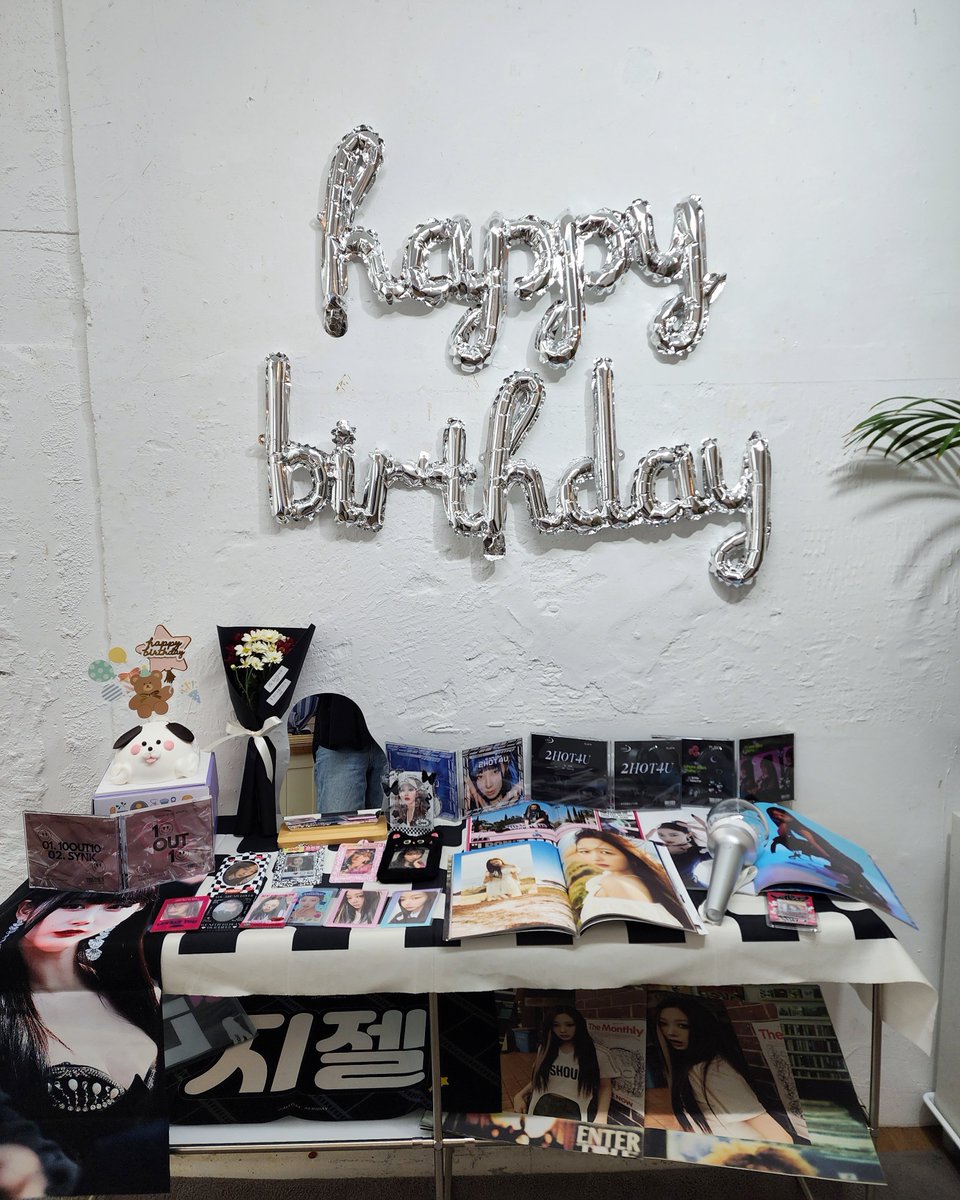 𝟐𝟎𝟐𝟑 𝐆𝐈𝐒𝐄𝐋𝐋𝐄’𝐒 𝐁𝐈𝐑𝐓𝐇𝐃𝐀𝐘 𝐂𝐀𝐅𝐄
🖤 𝙈𝙔 𝙁𝘼𝙑𝙊𝙐𝙍𝙄𝙏𝙀 𝘼𝙍𝙏𝙄𝙎𝙏 🤍 

✨️ Welcome to Giselle's World 🌎 

애리 생일 카페 이벤트 시작! 여기서 만나요! 👋🏻🥳

#MYFAVOURITEARTIST_GISELLE
#TODAY_IS_AERIDAY