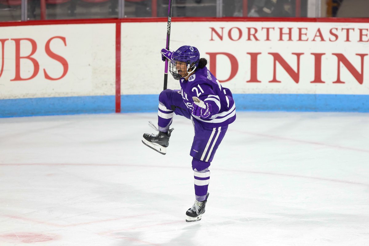 Holy Cross Women's Hockey tweet media