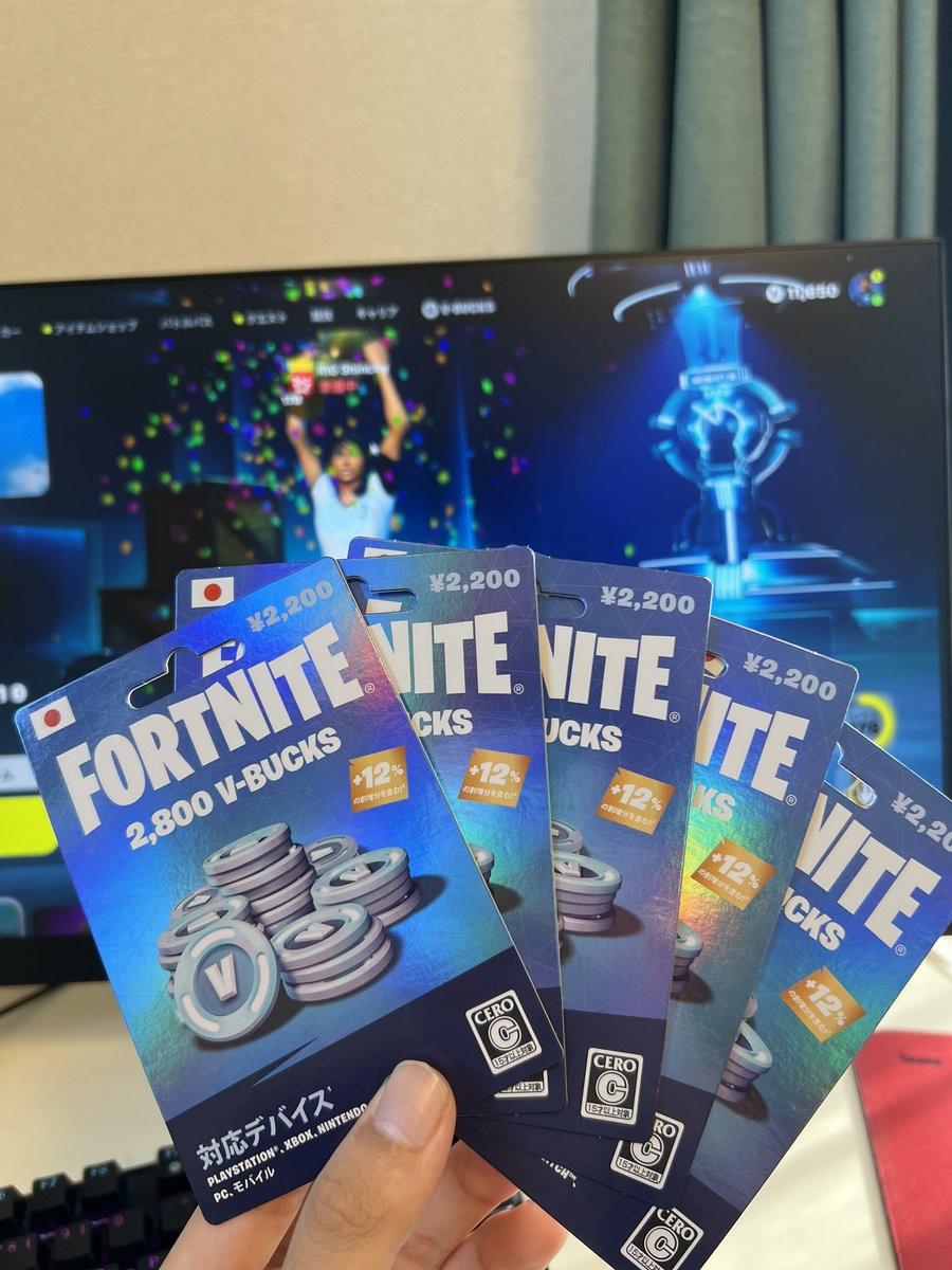 🎁新シーズン来るので初プレゼント企画！🎁
RIGから30枚"2800V-Bucksカード"頂いたのでランダム抽選で30人にプレゼントします！
参加方法
 @Shinck__ と <a href="/ReigniteJP/">REIGNITE</a> をフォロー
 このツイートをリツイートといいね！

 当選者30名は RIG公式から当選DMとコードが来ます！！