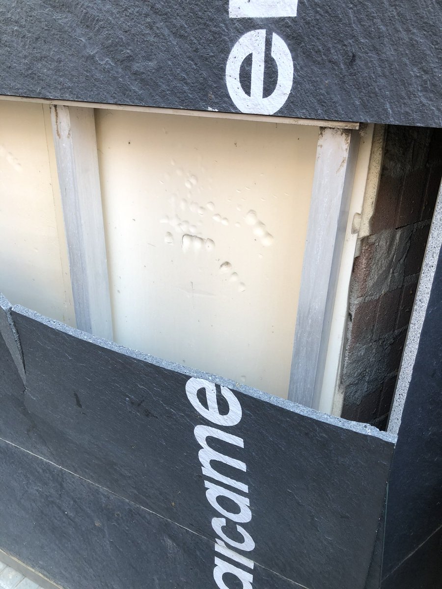 dirck digler (@dirckdigler) on Twitter photo Alguien se mal entretuvo con esta pared. Peligro de caída. Pasar parte porfavor. Es el parking que está en la residencia Teresa Duran <a href="/cornella20/">cornella2.0</a> Alguien se mal entretuvo con esta pared. Peligro de caída. Pasar parte porfavor. Es el parking que está en la residencia Teresa Duran <a href="/cornella20/">cornella2.0</a>
