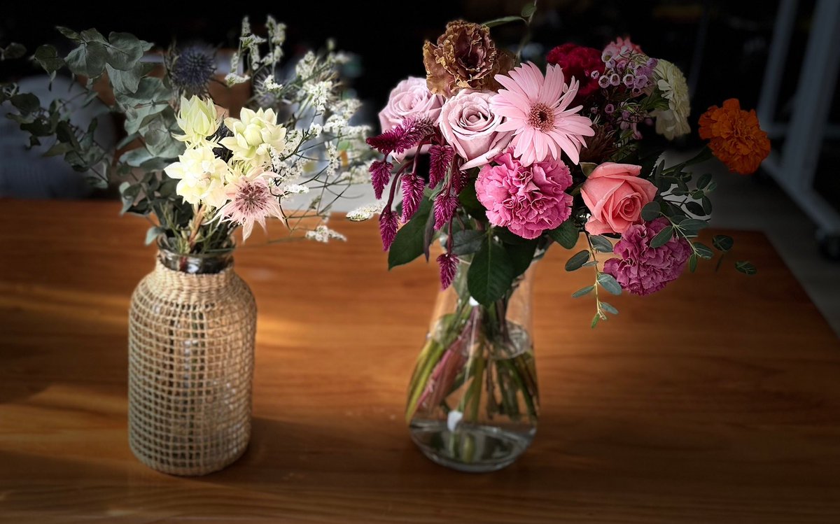 barubarugood's tweet photo. 我が家の食卓はFLOWERで購入した"フローレストの気まぐれブーケ"と"セルリアのふわふわスワッグ" に彩られています💐

#ロスレスブーケ
#ブーケショットチャレンジ

あなたの招待コード:3A22 https://t.co/AgRx04zPkS