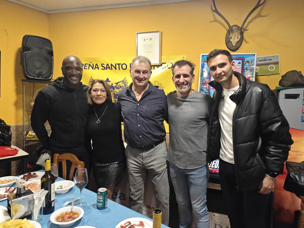Veteranos ADAlcorcón (@advadalcorcon) on Twitter photo Muchas gracias a <a href="/P_SantoDomingo/">Peña Santo Domingo</a> por invitarnos a su fiesta de X Aniversario! Que gran rato han pasado nuestros compañeros Zamorano <a href="/DanceAlcorcon/">DanceFactoryAlcorcon</a> y <a href="/veteranodelada/">R. Robles Ayllon</a> junto a Babin y Juanma. Por otros 10 años más!!
<a href="/AD_Alcorcon/">A.D. Alcorcón</a> Muchas gracias a <a href="/P_SantoDomingo/">Peña Santo Domingo</a> por invitarnos a su fiesta de X Aniversario! Que gran rato han pasado nuestros compañeros Zamorano <a href="/DanceAlcorcon/">DanceFactoryAlcorcon</a> y <a href="/veteranodelada/">R. Robles Ayllon</a> junto a Babin y Juanma. Por otros 10 años más!!
<a href="/AD_Alcorcon/">A.D. Alcorcón</a>