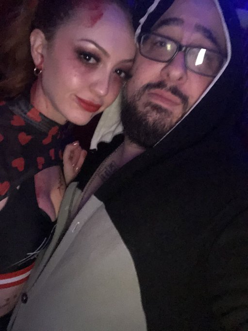 Didn&rsquo;t take enough selfies with my Own phone.  But great seeing @destinycruzxxx &amp; @KendraColeXXX https://t<a href="/tag/comedy"class="tags"><span>#comedy</span></a><a href="/tag/drinking"class="tags"><span>#drinking</span></a><a href="/tag/podcast"class="tags"><span>#podcast</span></a><a href="/tag/malort"class="tags"><span>#malort</span></a>