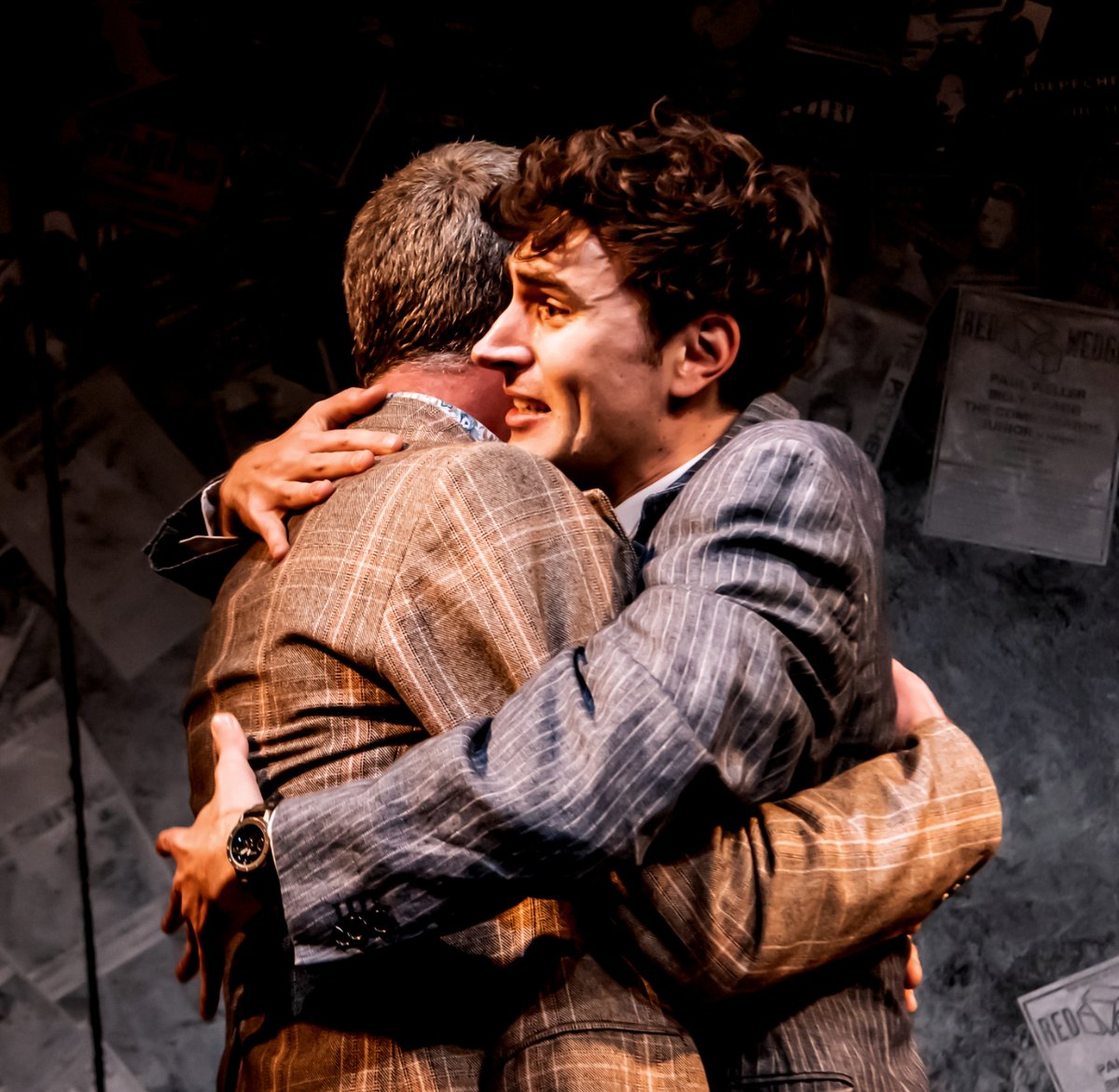 'A moment of much-needed escapism'
★★★★★ Five Stars from London Theatre 1

Last chance to see John McKay's Dead Dad Dog at the Finborough Theatre!

Don't wait another 35 years, get your tickets now: finboroughtheatre.co.uk/production/dea…

#fringetheatre #finborough #scotsinlondon