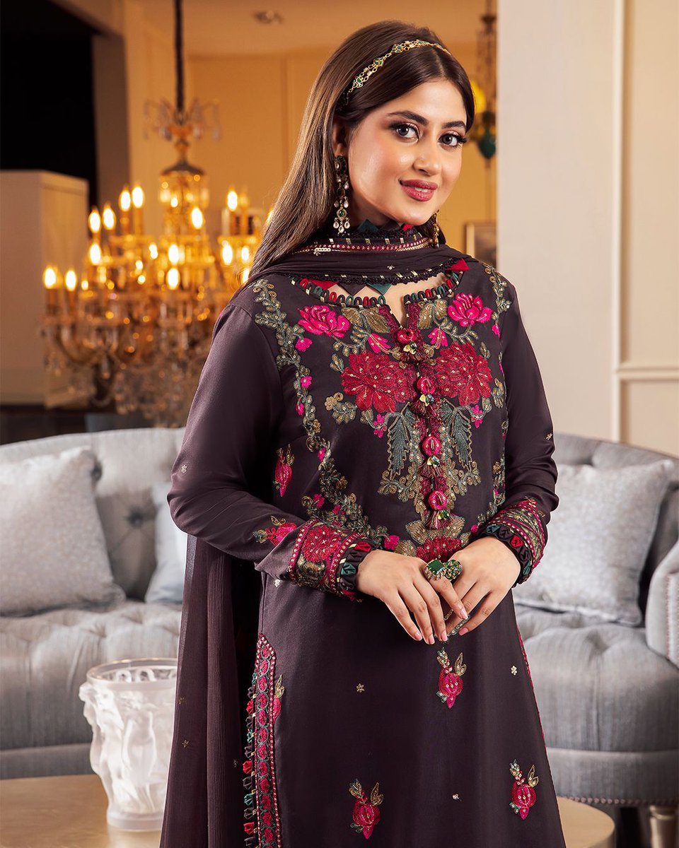 asimjofa's tweet photo. Rang-E-Noor Collection By Asim Jofa | Launching on 30th October at 6 PM
AJRN-12 | 3-PC | Unstitched | Rs. 6,450/-

 Visit: https://t.co/q4XWU9QGiZ

#AsimJofa #IWearAsimJofa #RangENoorCollection #EmbroideredCollection #RangeNoor #WeddingWear #SajalAly #LawnSilk #CottonSilk #Chiffon #FestiveWear #Unstitched #Fashion #TrendingNow