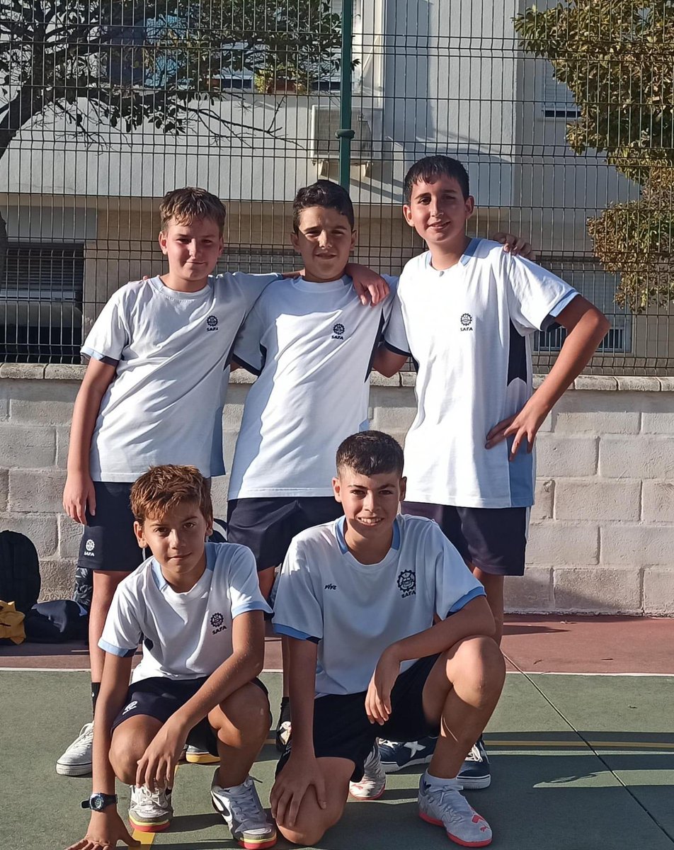 Ayer, nuestros equipos de fútbol sala ⚽️, iniciaron la primera jornada de la 🏆 Copa Intercolegial de Escuelas Católicas de Andalucía disputando varios partidos con el Colegio Amor de Dios. ¡Enhorabuena!

#SAFACádiz #YoconSAFA #VivirPorAmor #copaintercolegial